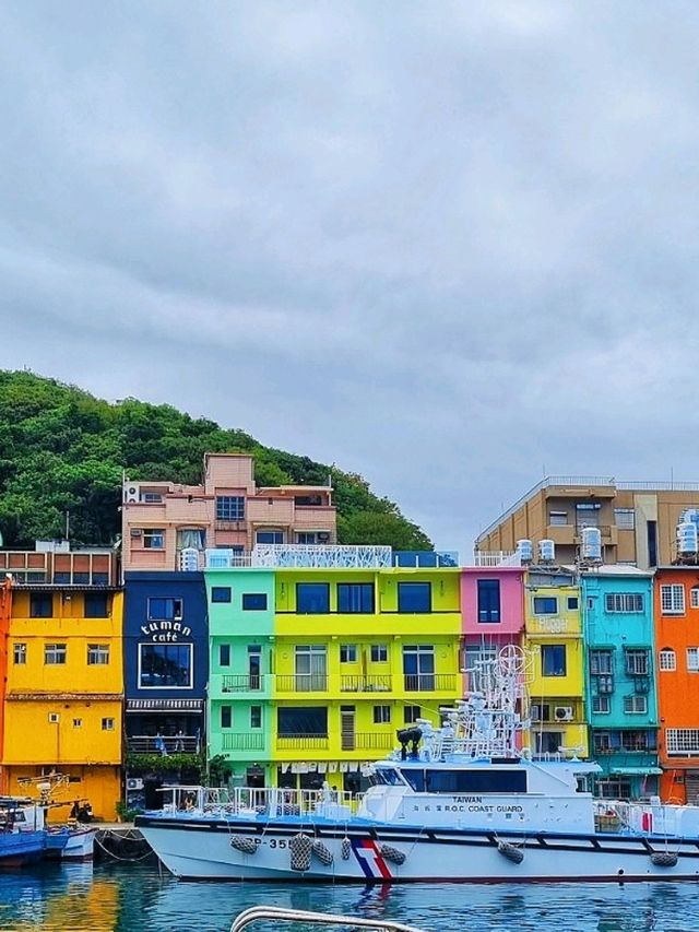 🌈 บ้านสีรุ้ง ท่าเรือเจิ้งปิน ไต้หวัน