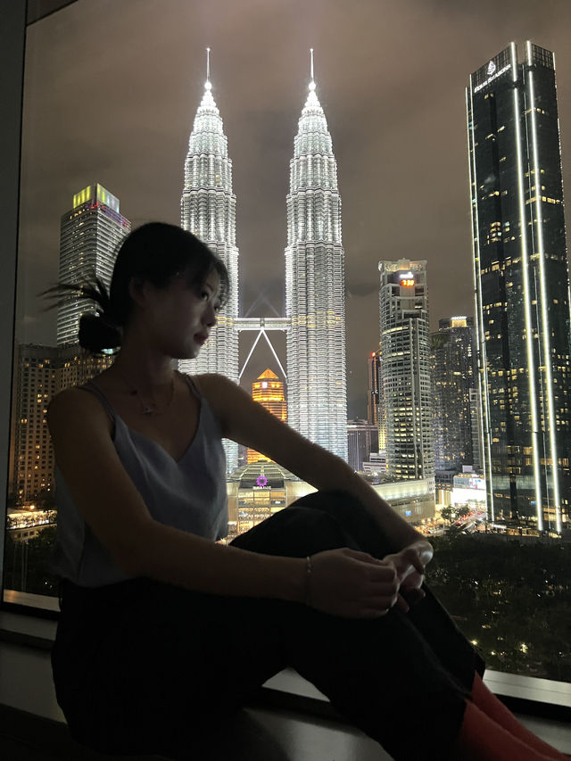 쿠알라룸푸르 랜드마크 트윈타워 정면뷰 호텔 ’Traders Hotel Kuala Lumpur‘