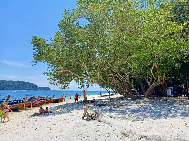 หาดทรายขาว อช.ตะรุเตา