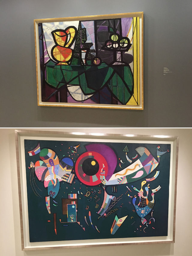 Guggenheim Museum: A Spiraling Art Experience 🖼️🎨