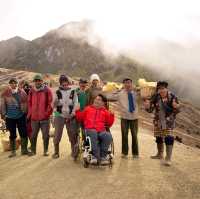 เข็นวีลแชร์ขึ้นภูเขาไฟ Kawah ijen