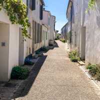 Strolling Through La Couarde’s Storybook Streets🇫🇷
