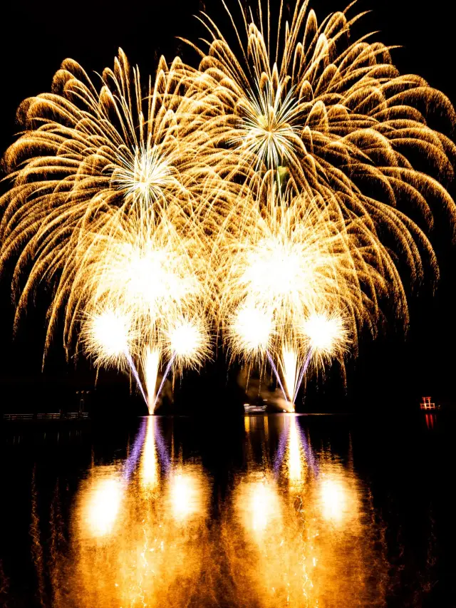 งานดอกไม้ไฟทะเลสาบอาชิที่ฮาโกเนะ