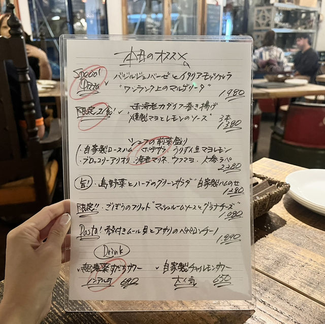 【沖縄 宜野湾】石窯で焼いた美味しいPizza発見🍕