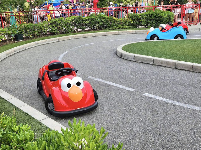 เครื่องเล่นเด็ก Elmo's Little Drive : USJ2024