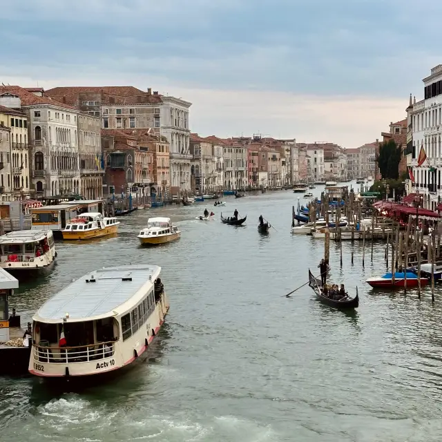 "Exploring Venice by Kayak: A Unique Perspective on the City"