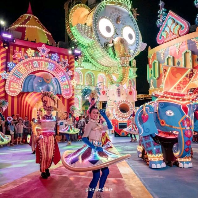 Carnival Magic เมืองไฟอลังการที่ภูเก็ต