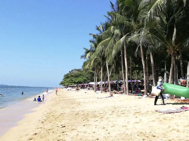 “หาดดงตาล”หาดสวยทะเลใส พัทยา