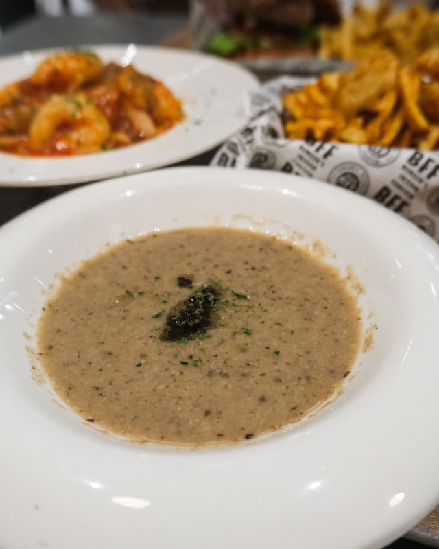  隱身food court中的美味漢堡