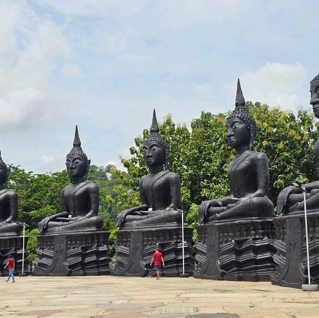 ไหว้พระชมพระพุทธรูปหินลาวา ที่วัดถ้ำกระบอก