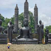 ไหว้พระชมพระพุทธรูปหินลาวา ที่วัดถ้ำกระบอก