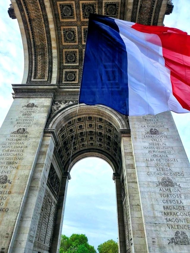 Exploring the Arc de Triomphe, an iconic landmark of Paris!
