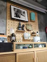 西營盤☀️日間係咖啡店🌙入夜晚係酒吧～