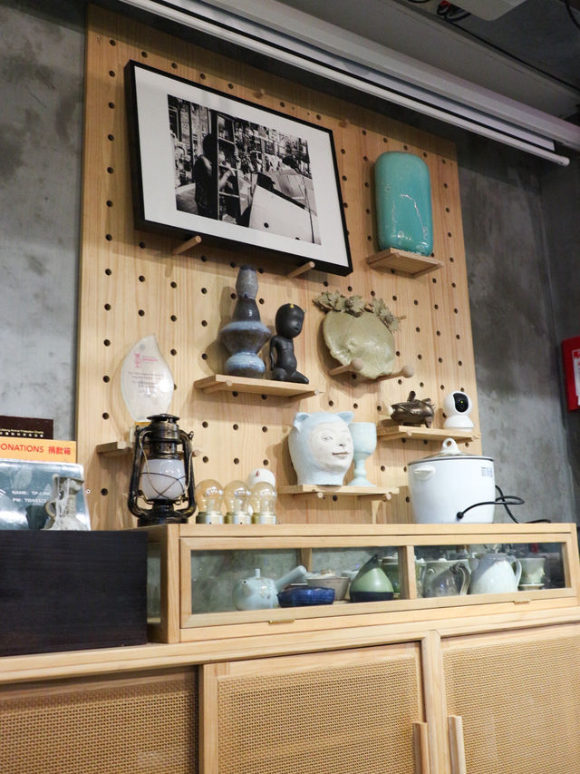 西營盤☀️日間係咖啡店🌙入夜晚係酒吧～