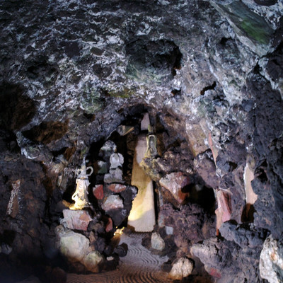 群馬県】洞窟観音 山徳記念館 | Trip.com 高崎 群馬県】洞窟観音 山徳記念館 | Trip.com 高崎
