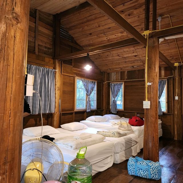 บ้านธารกล่อม 