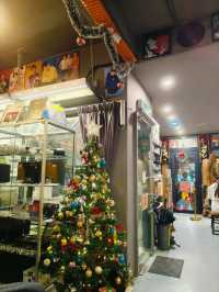 A Retro New Year Gathering Full of Sweet Moments