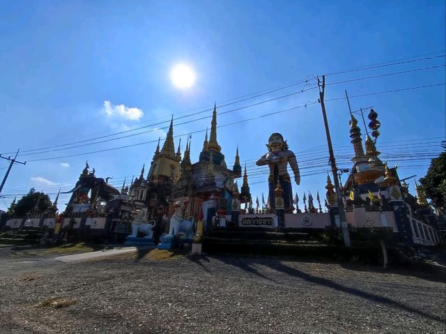 ชมสถาปัตยกรรมปูนปั้นที่งดงาม มีเอกลักษณ์