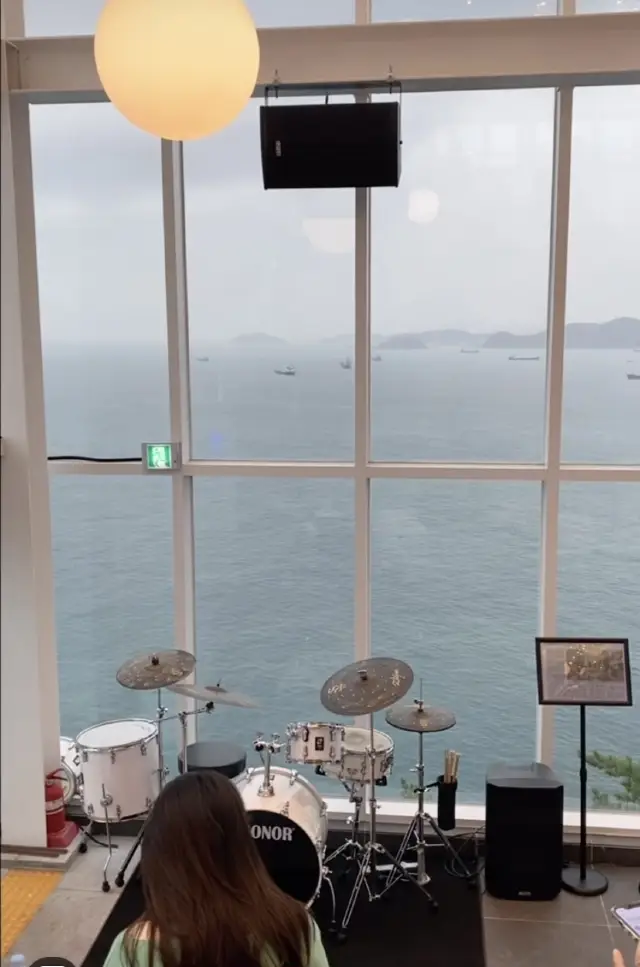 Café Nestled Along The Coast in Busan