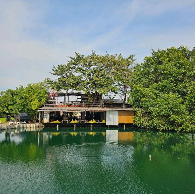 กัดรังแลนด์ Fishing café & Restaurant เ