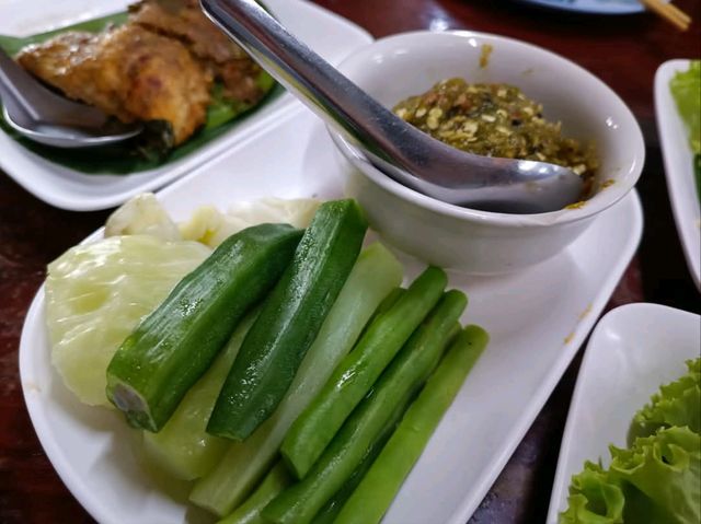 ร้านเก่าแก่เชียงใหม่ อาหารพื้นเมือง อาหารเหนือแต้ๆ