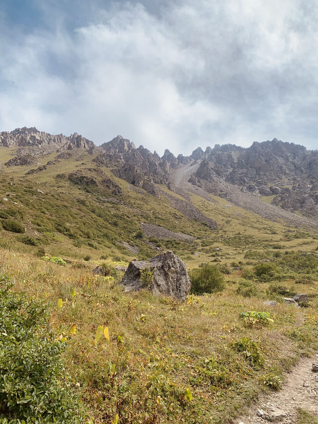📖✈️ Your ultimate guide: Hiking in Ala Archa National Park