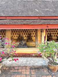 เที่ยวลาว แวะไหว้พระที่วัดสีสะเกต