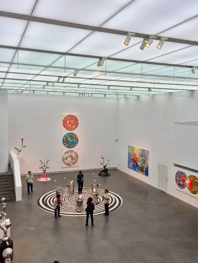 台灣現代藝術的所在地：高雄市立美術館