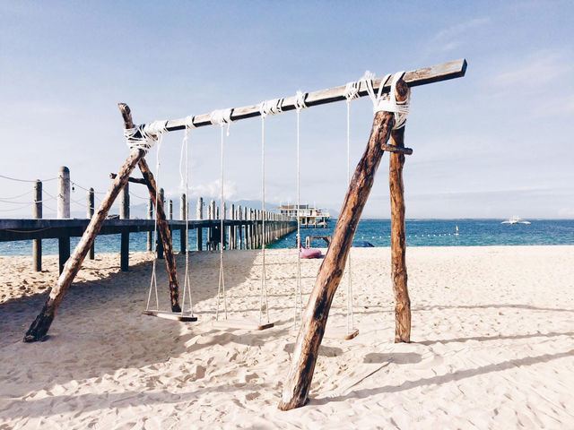 Tropical Bliss at Lakawon Island: Sun, Sand & the TawHai Floating Bar