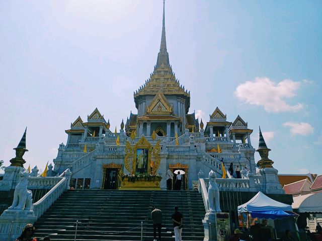 泰國曼谷古跡皇家寺廟華人文化古廟金佛寺唐人街一日遊行程，高大雄偉金塔，適合拍照📸打卡祈福