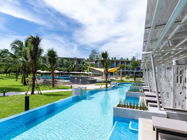 ห้องพักติดสระใกล้ชายหาดเขาหลัก