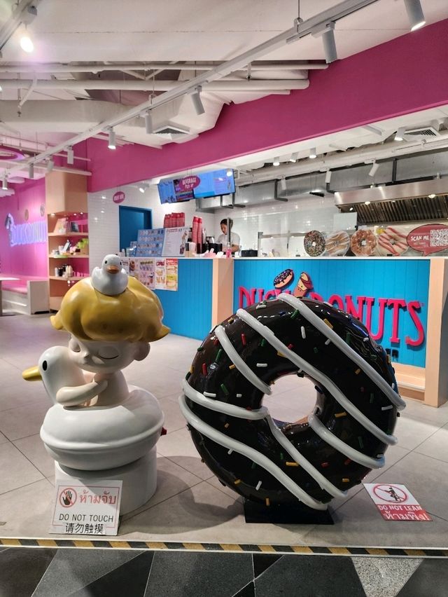 【バンコク】カラフルで可愛いドーナツ屋さん🍩