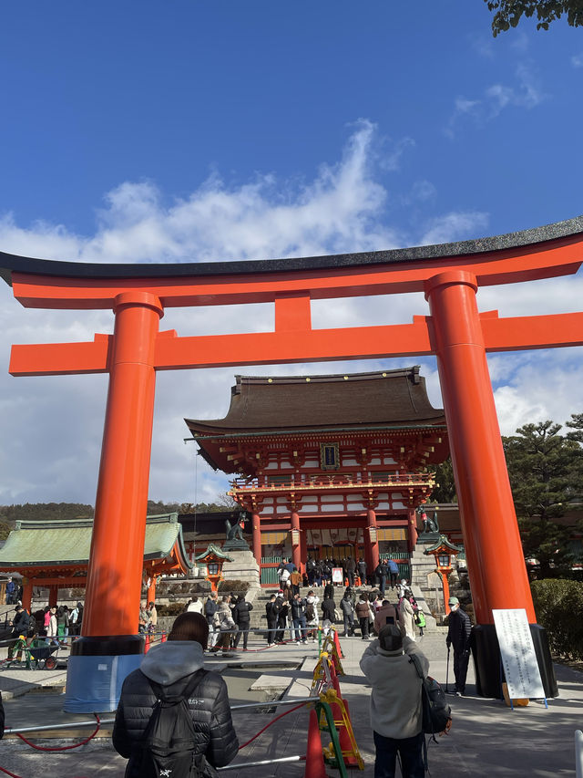 ⛩️穿越千本鳥居⛩️，探索伏見稻荷大社的神秘魅力🦊