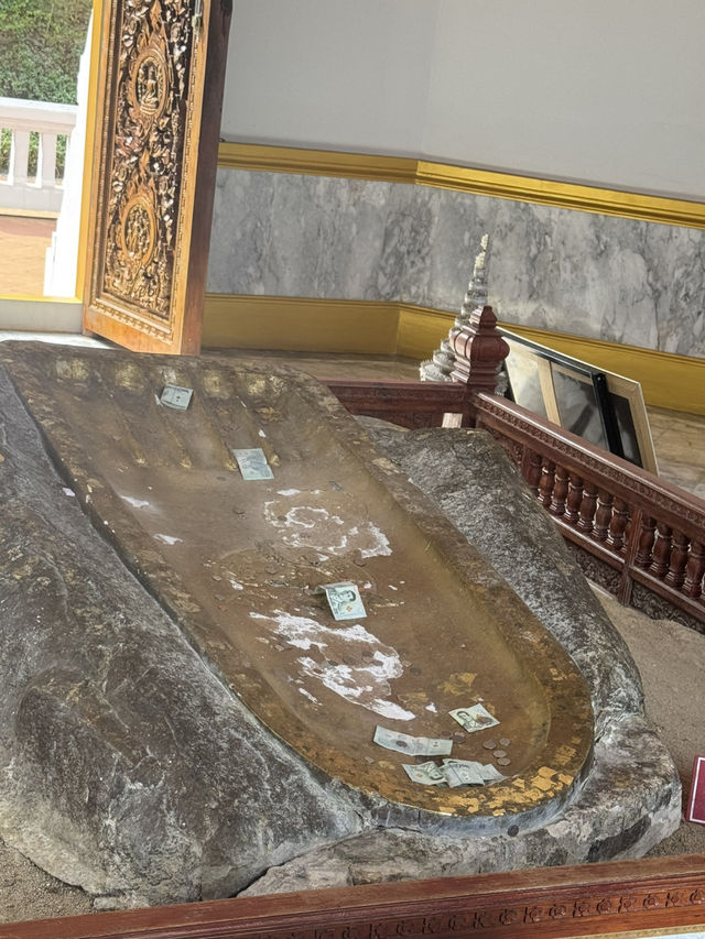 วัดพระพุทธบาทภูควายเงิน ไหว้รอยพระพุทธบาท