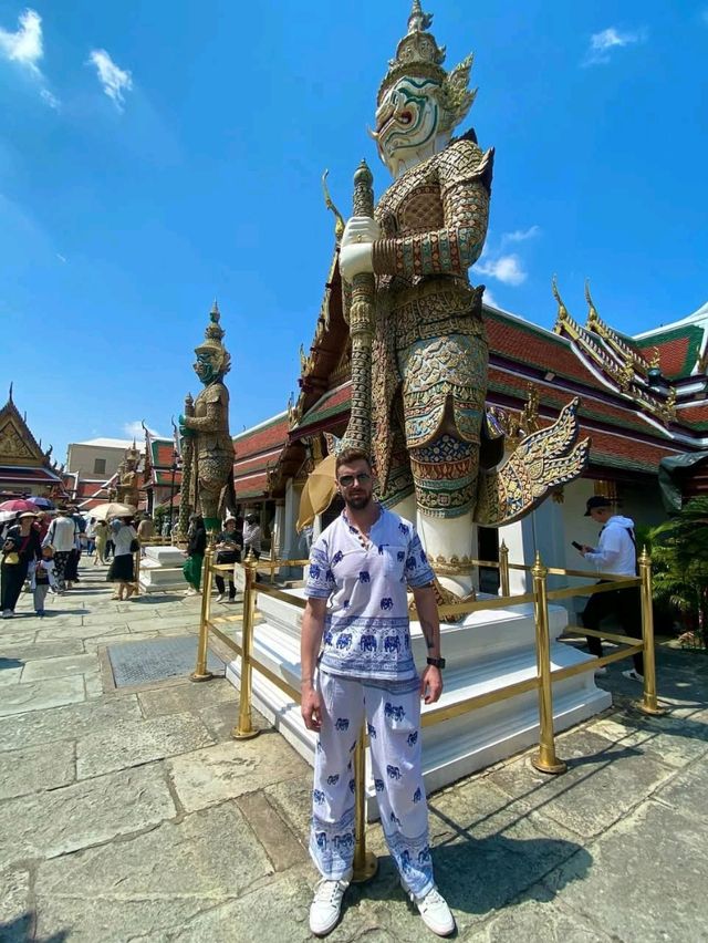 Awesome & Beautiful Reclining Buddha at Wat Pho! 🇹🇭