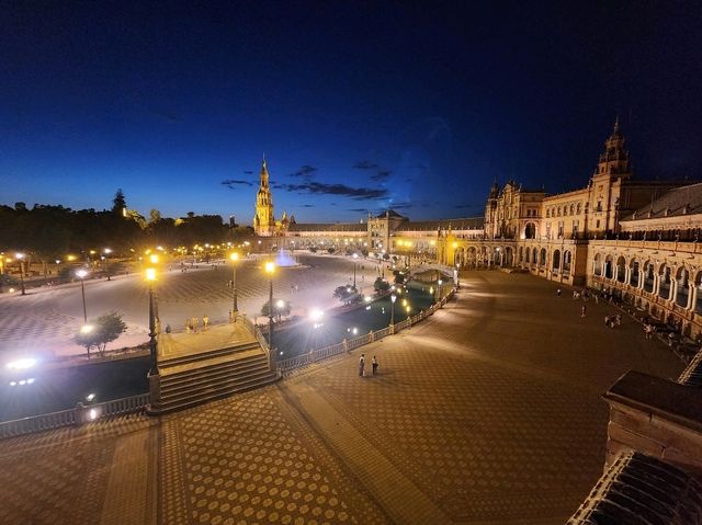 [🇪🇸セビージャ] セビージャのスペイン広場で魅力的な夕暮れのひとときを