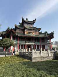 貴重な史跡の上に建つ漢中博物館