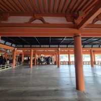 厳島神社 (Itsukushima Shrine, Hiroshima) – 海に浮かぶ幻想的な鳥居