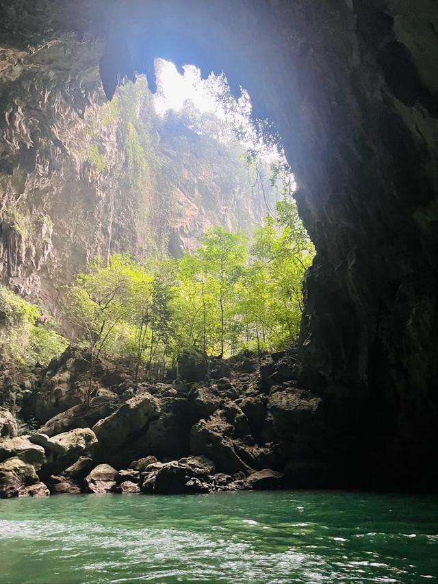 Bai Niao Yan (Hundred Birds Cave) – A Symphony of Light, Water, and Nature