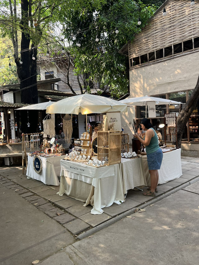 “บ้านข้างวัด” – คาเฟ่ชิลๆ อาร์ตๆ กลางเชียงใหม่