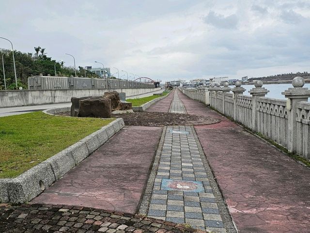 散步吹海風〔花蓮港親水遊憩區〕清晨傍晚都浪漫