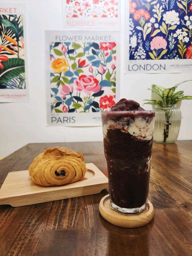 【バンコク】ポスターがお洒落なくつろげるカフェ☕