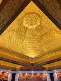 Chasing Legends: A Rain-Soaked Pilgrimage to Leifeng Pagoda