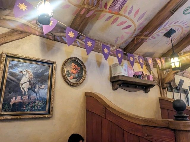 【ファンタジースプリングス】ラプンツェルの荒くれ者たちが集うレストラン！