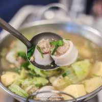 หมูหันหม่อมถนัดแดก 