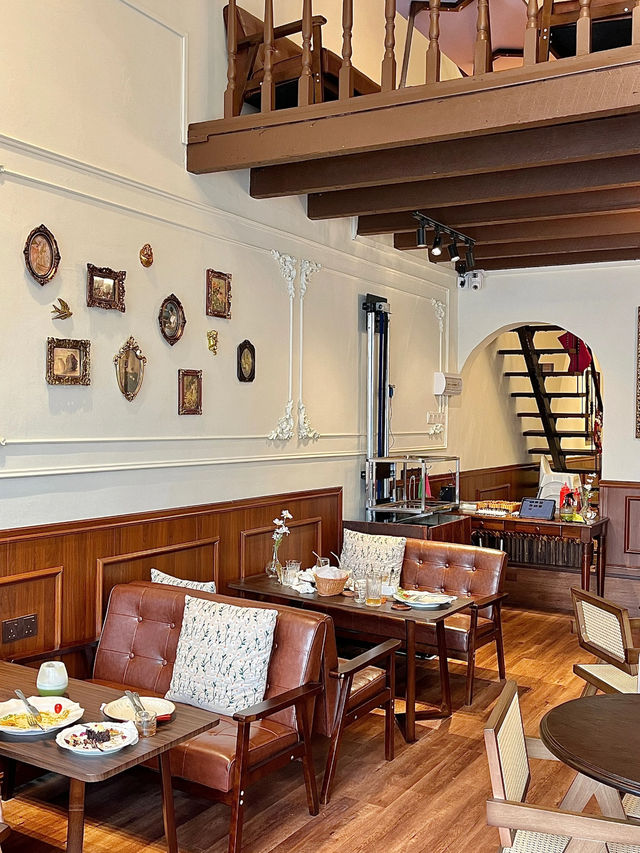 Alley & Daisy Café— European-inspired café