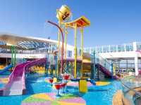 "Wonder of the Seas: The Ship That Feels Like a Dream (And Maybe a Lite Hangover)" 🌟🚢🍹  