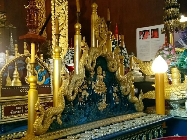 ชม..พิพิธภัณฑ์โฮงหลวงแสงแก้ว