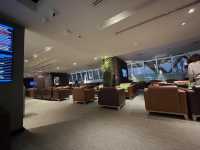 Royal Silk Lounge: Comfort & Cuisine Above the Clouds