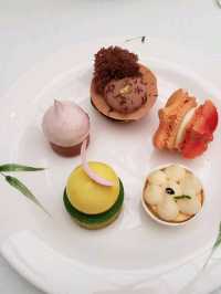 🍽️ Enjoy Delicious Food at Mandarin Oriental Bangkok 🍤🍰✨
